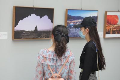 周末免费观展新去处！青岛市青年美术摄影作品联展开展