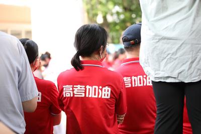 有一种颜色，叫“高考红”！