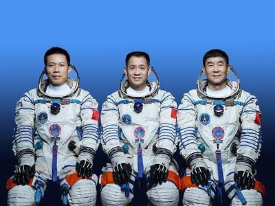官宣！神舟十二号载人飞船将于6月17日9时22分发射，飞行乘组由这三人组成