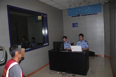 城阳首例！一男子涉嫌高空抛物罪被依法采取刑事强制措施