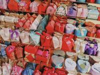 毯子拖鞋也能拍出壁纸效果？看这组小物件的“几何创意”