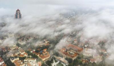 青岛平流雾航拍图：真·天空之城