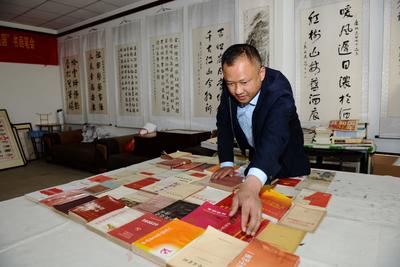 五万份党报、七百种党刊……红色收藏家以这种方式致敬党的伟大