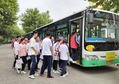 30余台辆新能源公交车助力高考，胶州巴士公司全力以赴为高考保驾护航