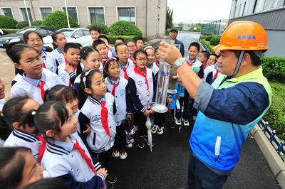 见证污水“净白记” ！小学生走进水务公司参观学习