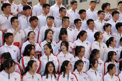 带上殷殷嘱托，超银学子向母校道别……