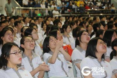 时光瓶送给十年后的自己，青岛五十八中举行2021届高三毕业典礼