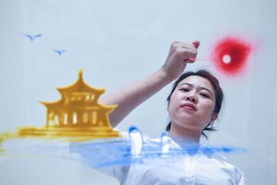 沙为墨 手为笔！女沙画师创作庆祝建党百年作品《不朽的赞歌》