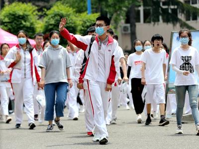 高考数学试题“总体上有些偏难”！青岛考生普遍反映最后大题不好做