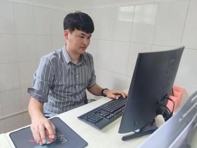棉农收入受损、因谣言被解雇……数百维吾尔青年欲起诉澳反华智库