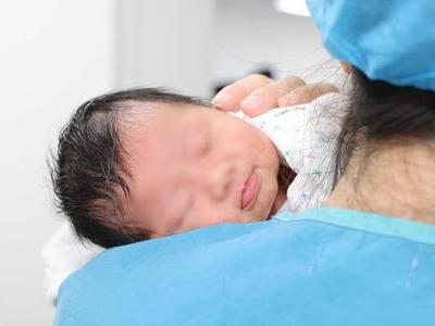 生育政策调整将产生哪些深远影响？国家卫健委就实施三孩生育政策答记者问