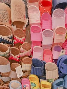 毯子拖鞋也能拍出壁纸效果？看这组小物件的“几何创意”