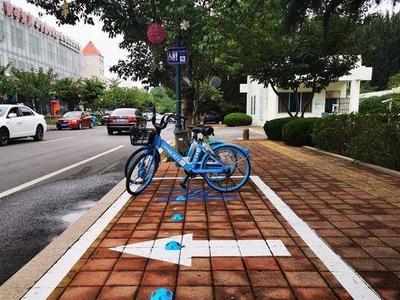 平衡共享单车“使用方便”和“过度投放”，城阳在全市率先引入智能定点停