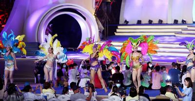 月亮不走我不走！举杯邀明月，诗情与激情并存在啤酒城