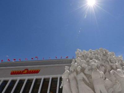 中国共产党历史展览馆15日起向公众开放，暂定每天预约参观人数为3000人