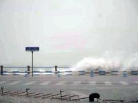 这里请绕行！记者澳门路海边直击台风“烟花”