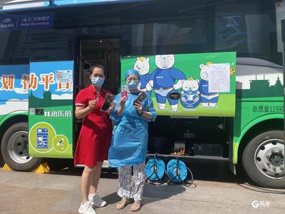 全青岛独一份 ：台东打疫苗送鸿星尔克盲盒