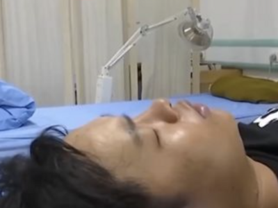注意！小伙吹一夜空调得面瘫，这个病梅雨季高发