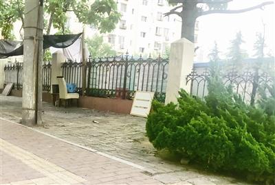 青岛日报曝光台回访行动 | 当事人自行拆除违法玻璃房