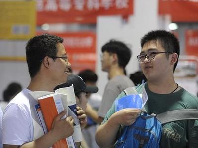 青岛办好民生实事，推动学习教育走深走实