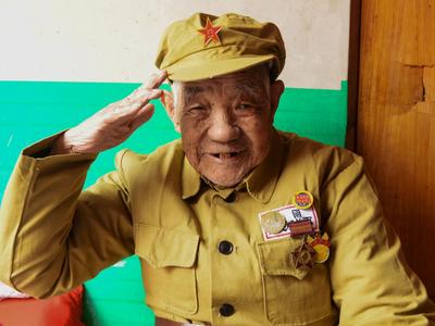 崇尚英雄才会产生英雄！今天的镜头属于他们|红色印记·老兵画传①