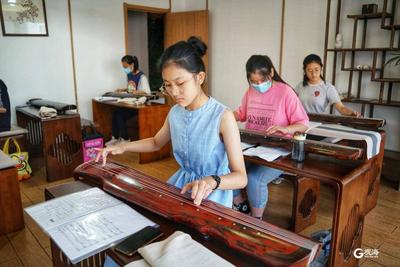 琴棋书画进驻社区 儒风古琴院启用 市南区再辟“非遗在社区”新场馆