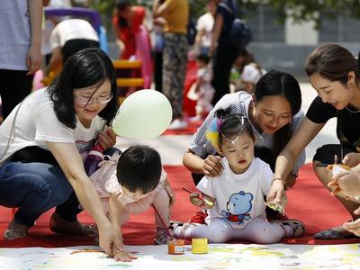 浙江省教育厅答推广“父母持证上岗”：今秋试行家长学习积分制