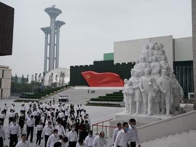 中国共产党历史展览馆今起对公众开放，本月门票已预约一空