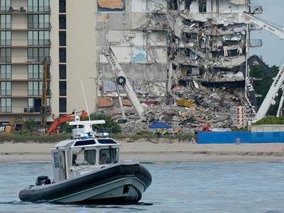 ​美国佛州公寓楼坍塌搜救行动因安全问题暂停，死亡人数升至18人