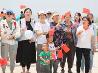 沙画、轮滑、红歌联唱……实拍快闪《江山》的台前幕后