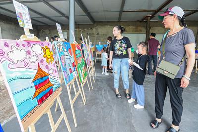 平面、综绘、新材料……百幅儿童画描绘夏日青岛