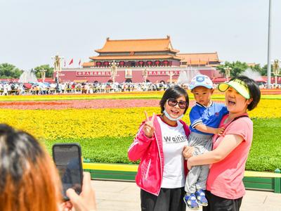 6.5万游客2日上午广场留念！天安门广场景观保留到7月15日，这些时段能打卡