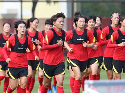 看王霜跳奥特曼舞，探营中国女足奥运集训
