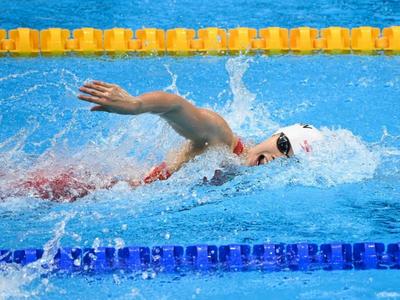 女子200米自由泳决赛中国香港选手何诗蓓获得银牌，杨浚瑄排名第四无缘奖牌