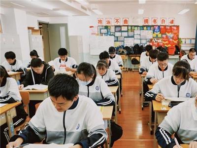 青岛第十六中学班主任：能徒手劈砖的男神有颗温柔心