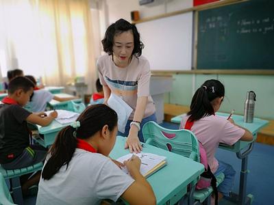 解决未成年人接送难题，开学后义务教育段开展“5+2”课后服务