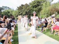 实拍市南“庭院婚礼”婚纱秀，这个花园今夏很浪漫