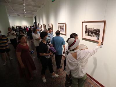一幅图穿越123年前！《前世青岛》老照片展启幕，看德国人镜头里的胶澳租借地风貌