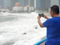 这里请绕行！记者澳门路海边直击台风“烟花”