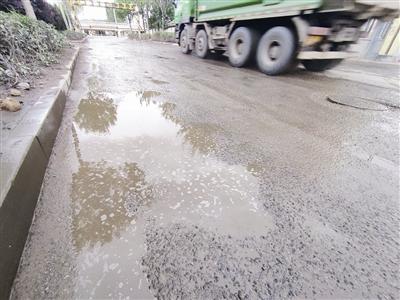 曝光台 | 道路坑洼不平，妨碍市民出行
