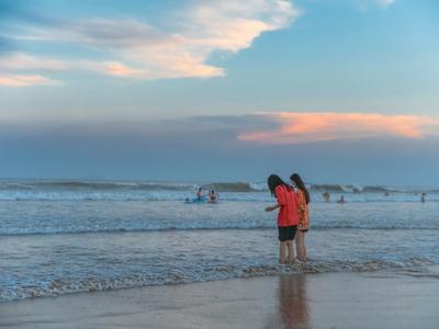 傍晚时分，石老人浴场的晚霞温柔治愈！|云游青岛