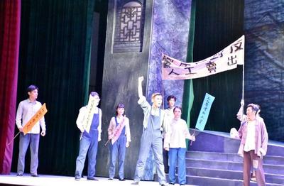 平度：《暗夜之光》话剧场场火爆！连演七场