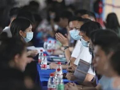 缓就业持续、考研热升温：疫情影响未消退，大学生择业更求稳