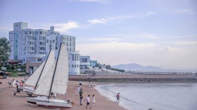 云游青岛：汇泉湾畔的灿烂云霞