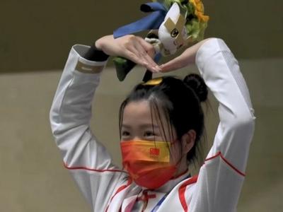 全国妇联授予杨倩等26名女运动员全国三八红旗手称号