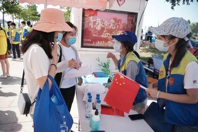 “争创文明典范城 青春志愿我先行”青年志愿服务行动暨社区青春行动在五四广场启动  