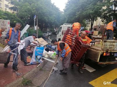 市北区全面改善老旧小区环境 进行楼道清理整治