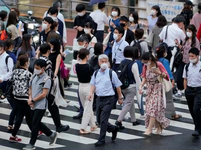 连续两天新增新冠确诊病例超2万例，日本拟扩大防疫紧急状态范围