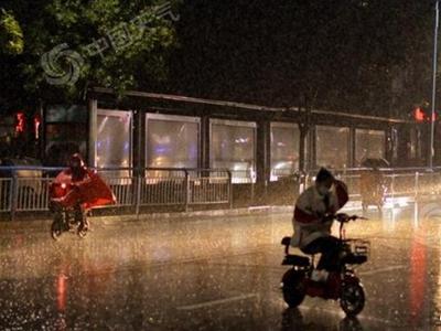 北方天气凉快多地“秋雨”频繁，南方“秋老虎”发威暑热依旧