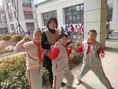 李沧区5名教师入选青岛市“最美教师”、“教书育人楷模”！